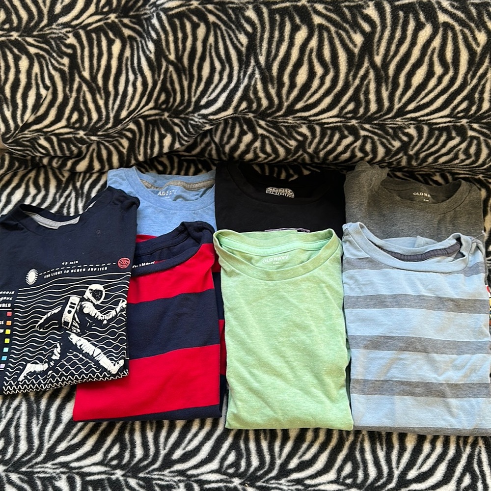 boys shirt size 8/ medium
